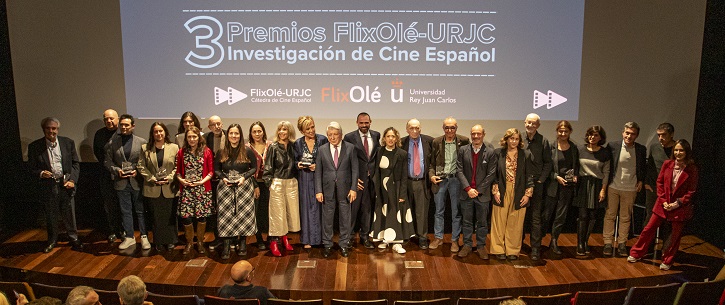 Foto de familia con los ganadores | La Cátedra FlixOlé-URJC reconoce a los investigadores del cine español